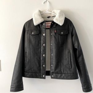 Levi’s faux leather jacket sherpa lined women’s small
